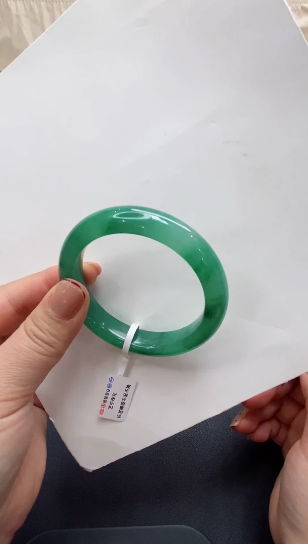 【闪购商品】石英质玉手镯未镶嵌非洲翠32