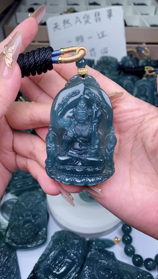 颈饰未镶嵌翡翠