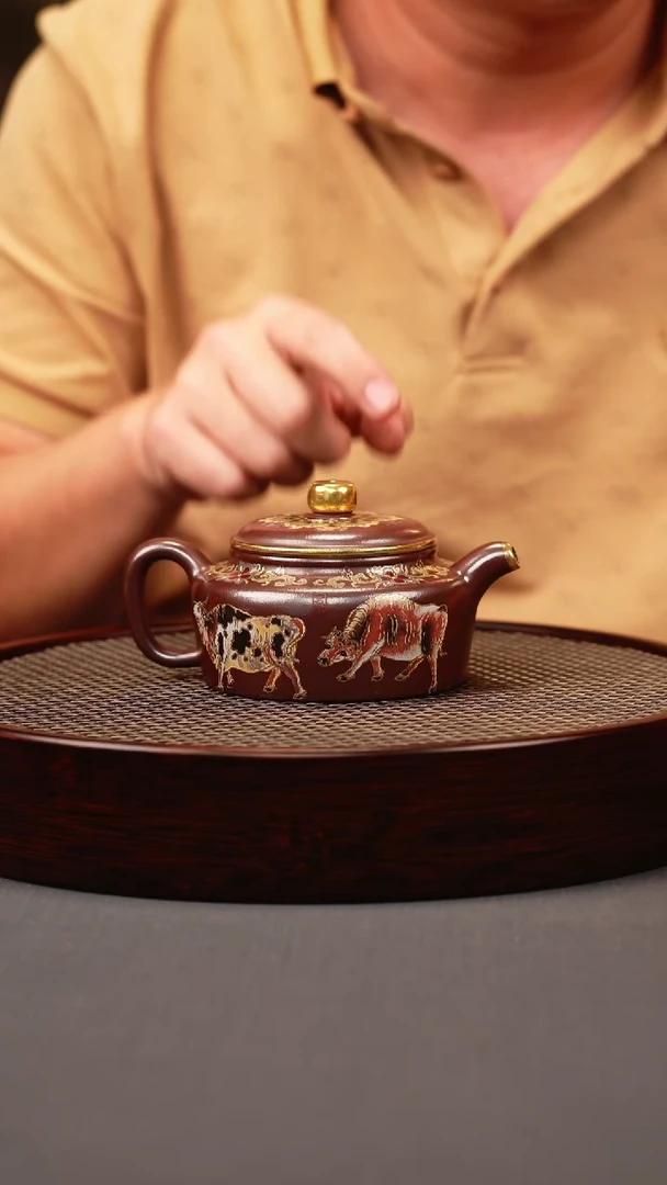 茶壶紫砂石红 德中 五牛珐琅彩