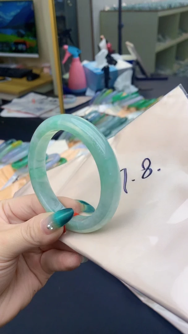 【闪购商品】翡翠手镯未镶嵌1001576001