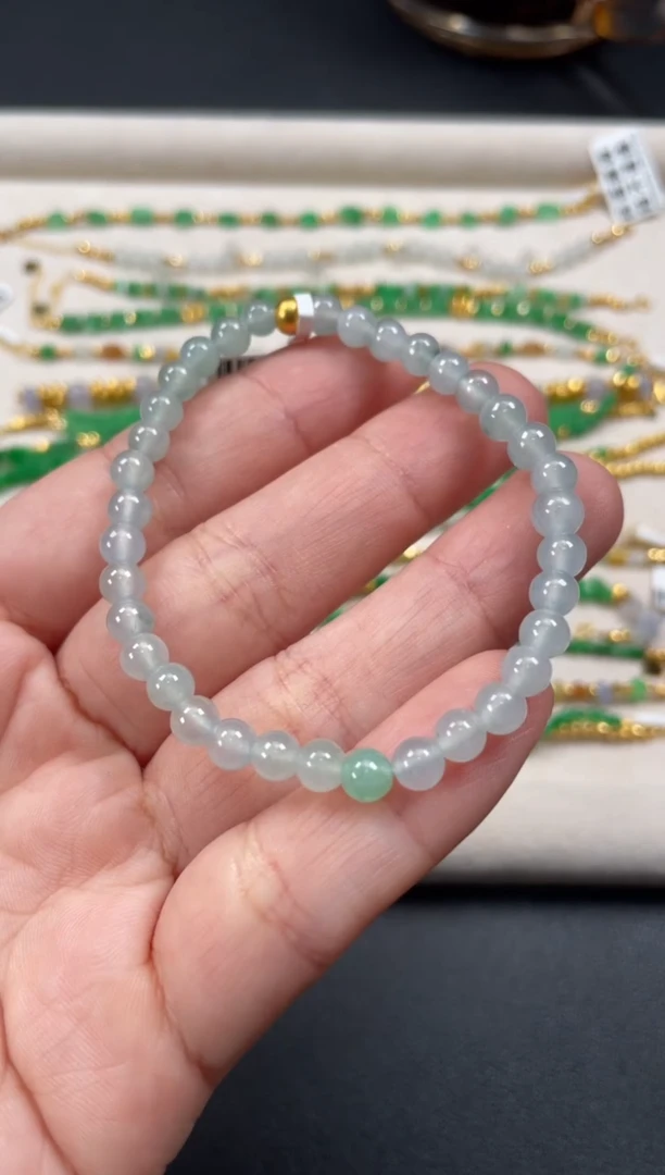 足金镶嵌手串翡翠一条   P431