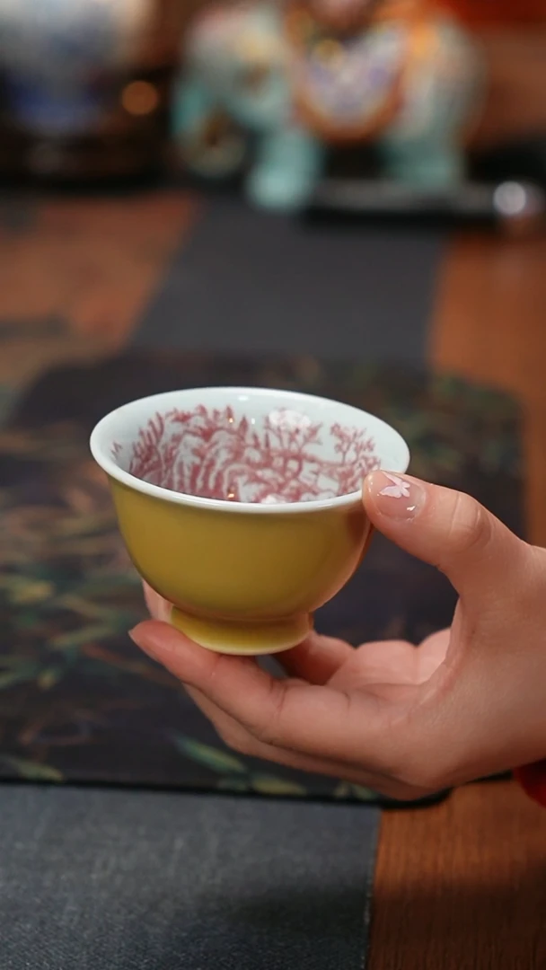 【闪购商品】贵红窑娇黄釉内绘釉里红山水元宝杯