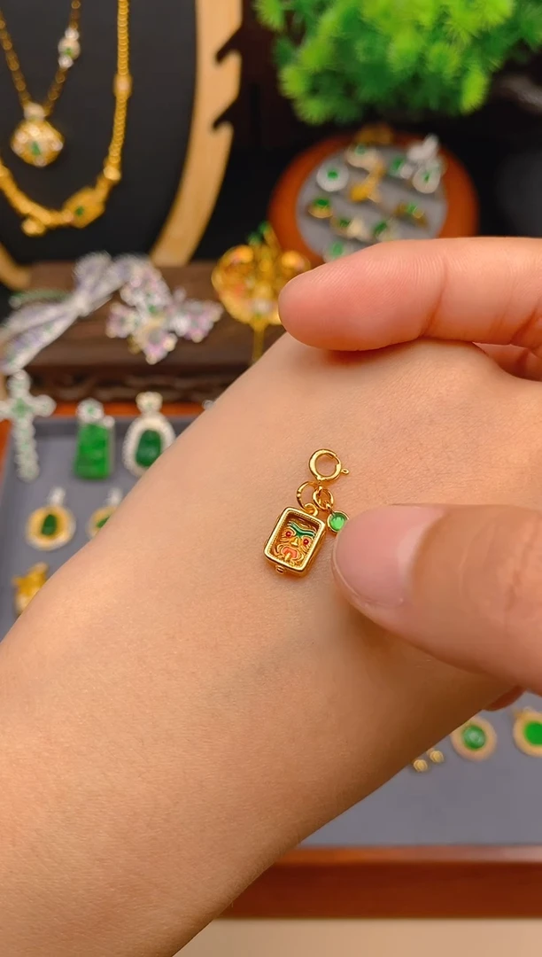 【闪购商品】翡翠吊坠(不含链)银S925镶嵌扎吉拉母