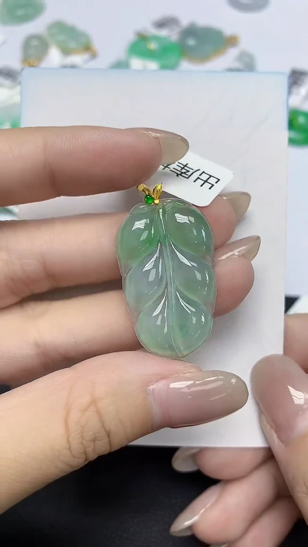 翡翠18K金镶嵌颈饰天然缅甸翡翠A货