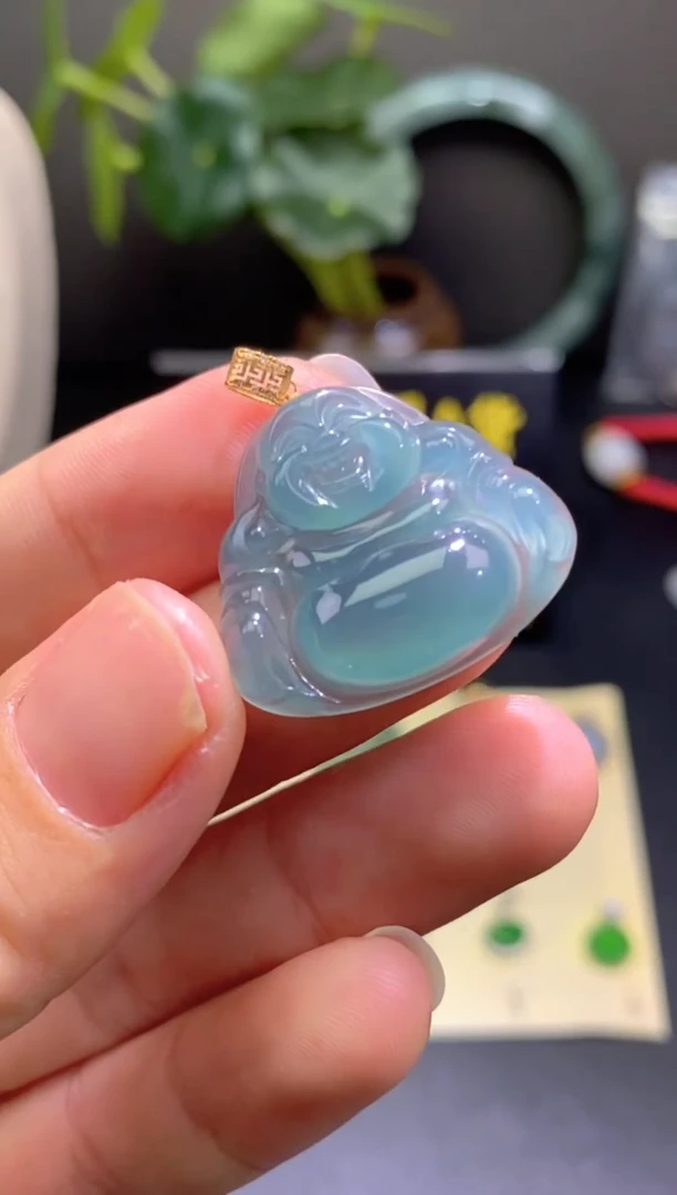 翡翠18K金镶嵌颈饰翡翠吊坠