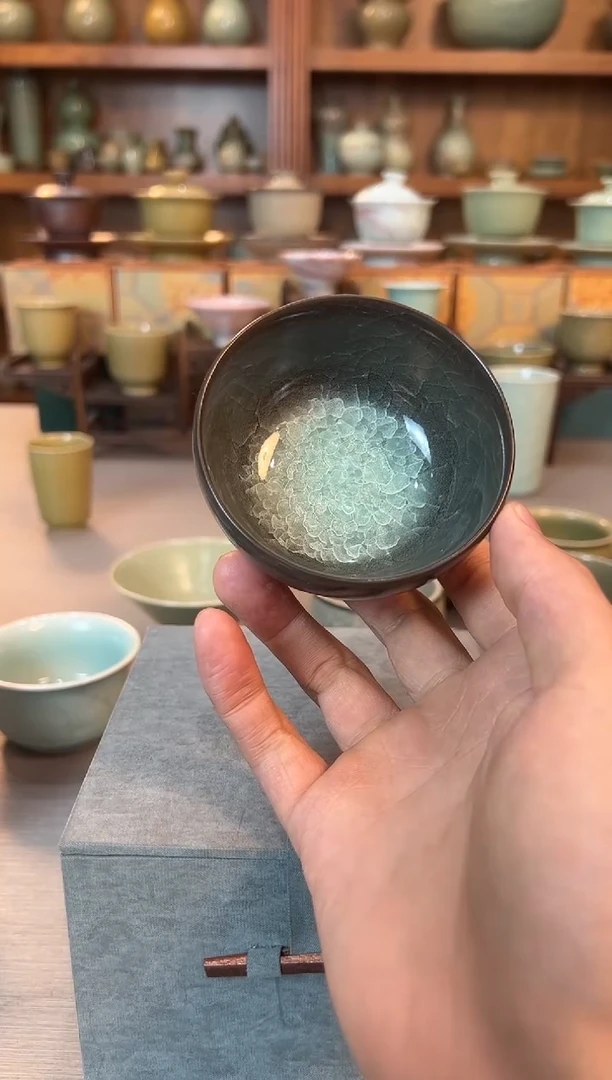 王**儿龙泉青瓷冰裂纹
