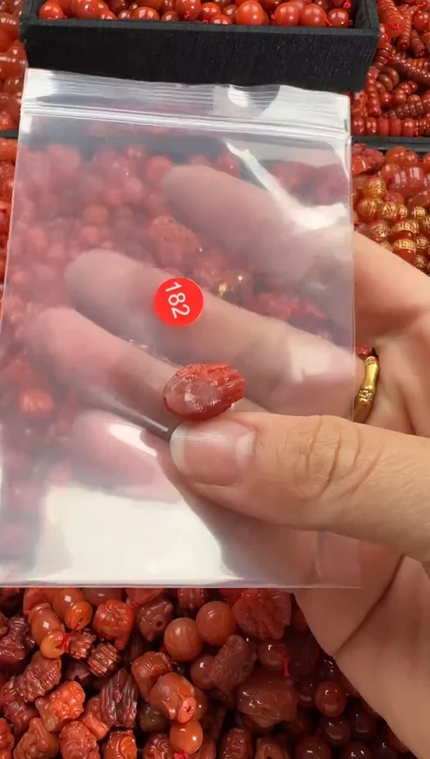 【闪购商品】南红玛瑙颈饰未镶嵌1