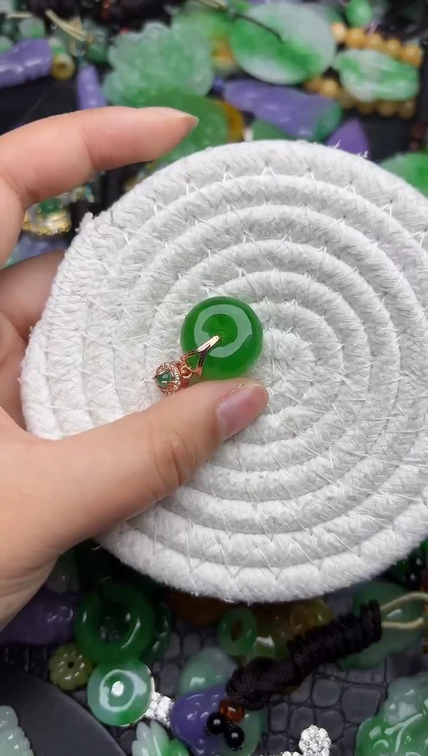 颈饰未镶嵌翡翠缅甸翡翠吊坠