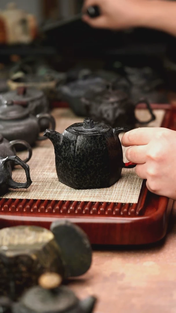 归玉堂冰碛岩重工雕刻豹纹六方井栏