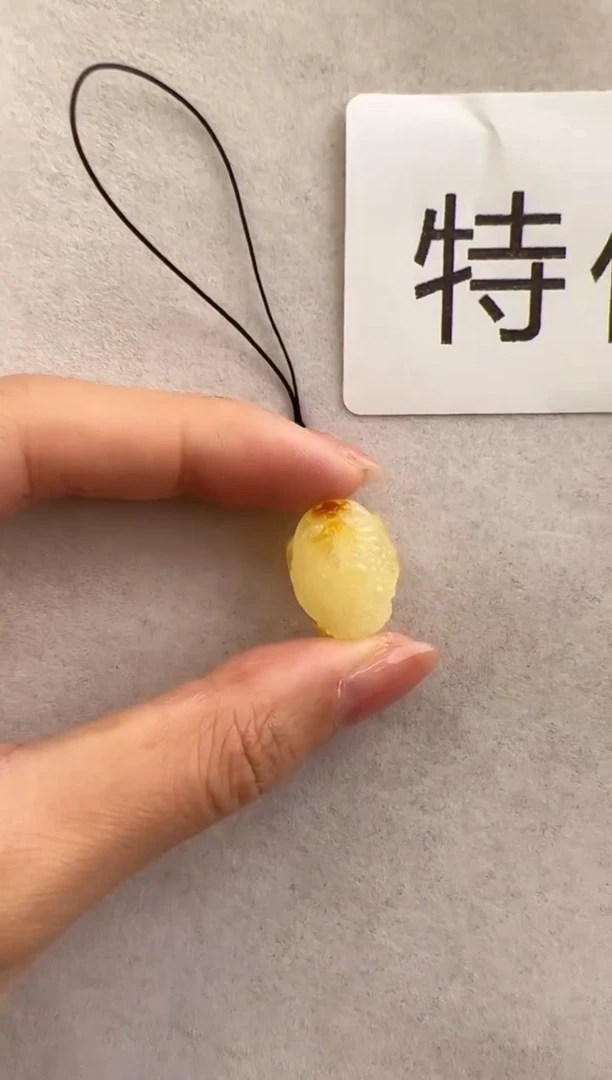 【闪购商品】琥珀裸石未镶嵌10210135-手机坠