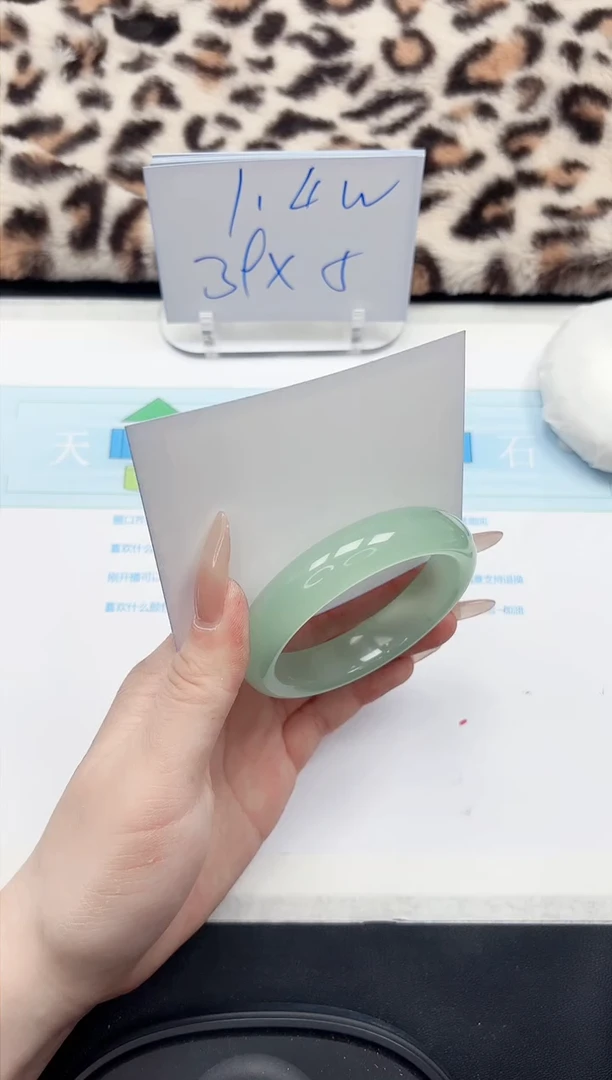 【闪购商品】石英质玉手镯未镶嵌172-54