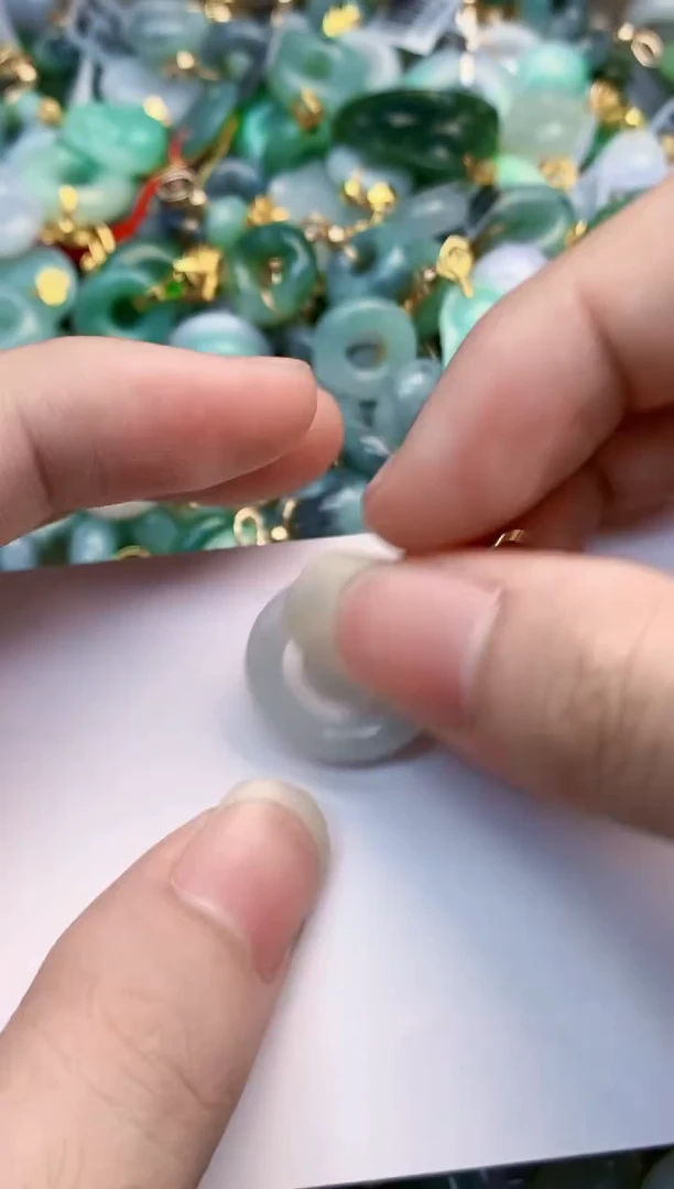 翡翠未镶嵌吊坠(不含链)1