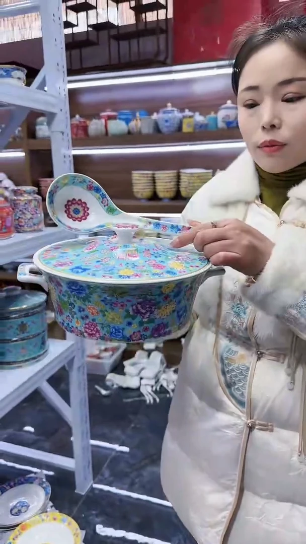 【闪购商品】瓷片10英寸双耳大堂宝一只加一个汤勺