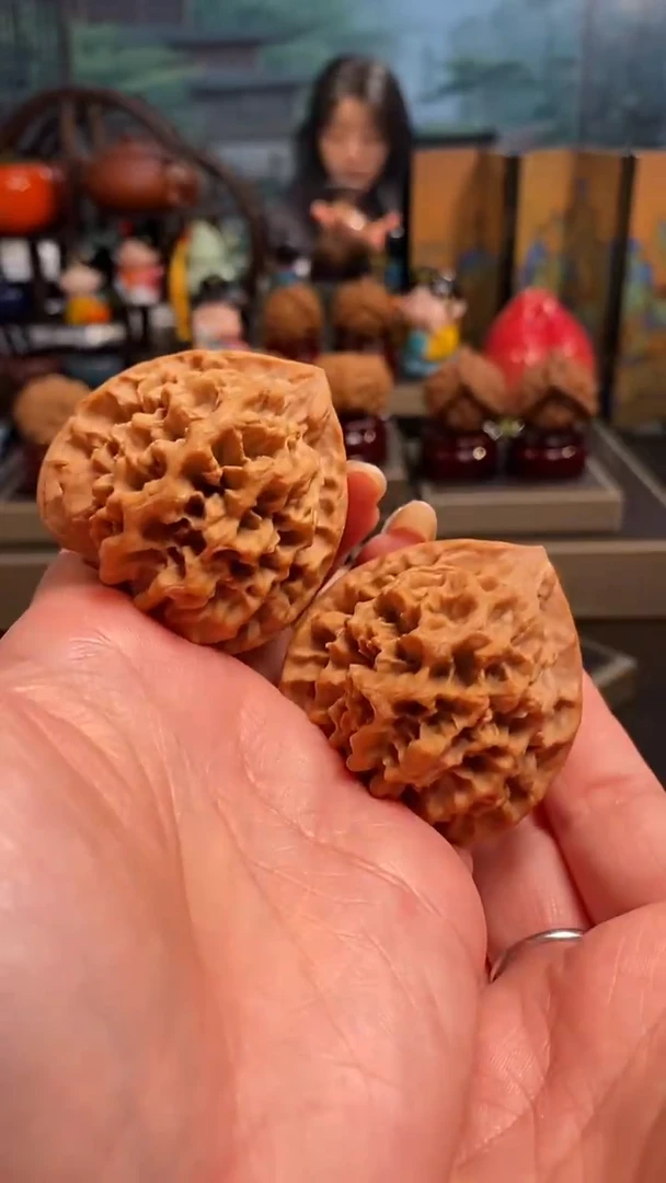 【闪购商品】文玩核桃把件H 916帝王46尺