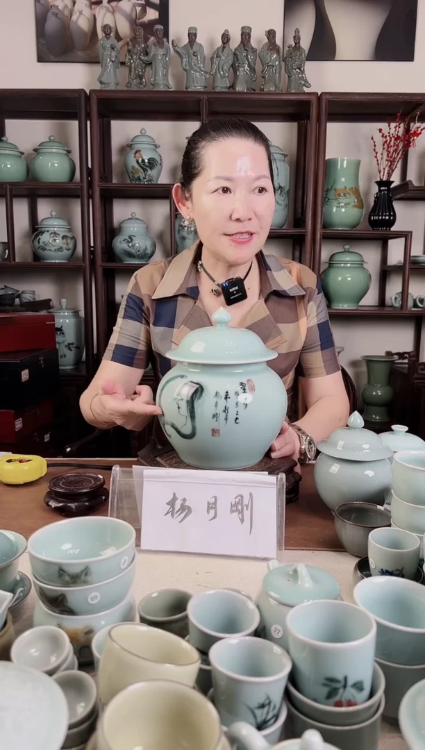 微瑕 釉中彩 盖罐（人像）