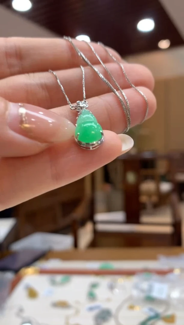 套链18K金镶嵌翡翠葫芦