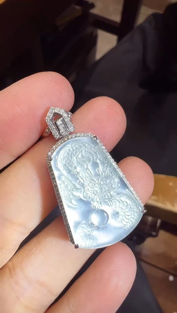 翡翠18K金镶嵌吊坠(不含链)龙牌