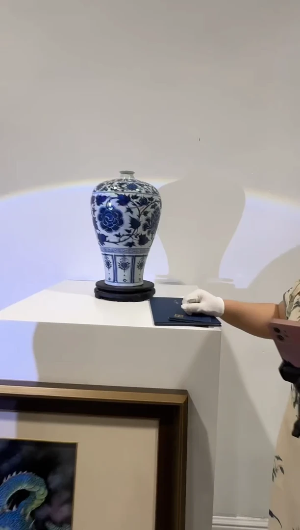 官家国窑青花缠枝纹大梅瓶带收藏证书