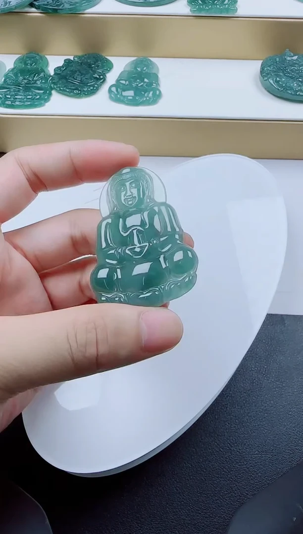 翡翠未镶嵌颈饰观音