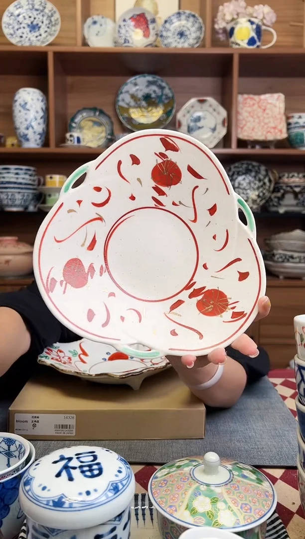 瓷片三っ山型丸紋赤絵皿