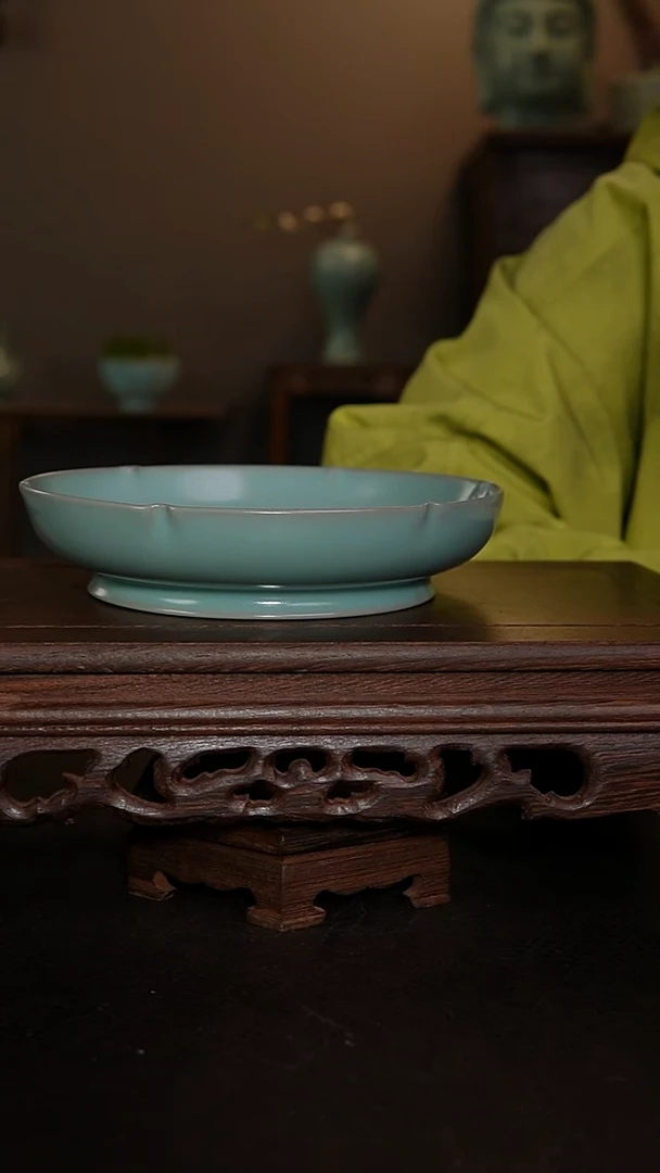 摆件瓷仿古釉手工葵口洗