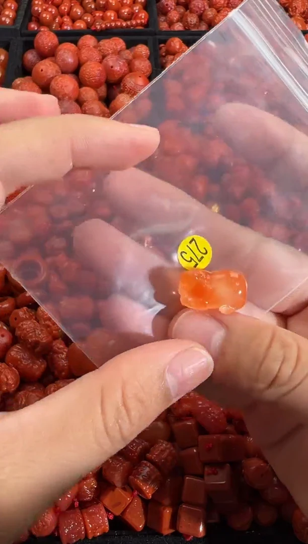 南红玛瑙未镶嵌颈饰1