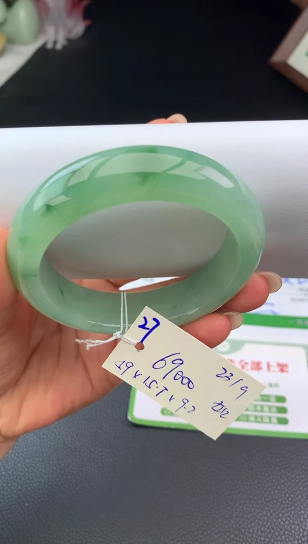 未镶嵌手镯翡翠手镯
