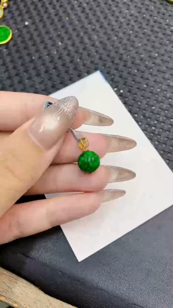颈饰18K金镶嵌翡翠1