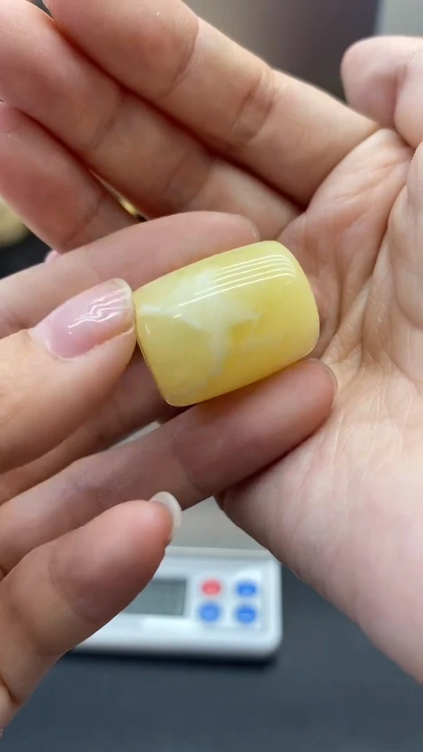 琥珀未镶嵌珠宝奇石山***意2502（3发1