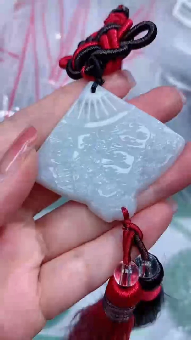 翡翠未镶嵌颈饰车挂