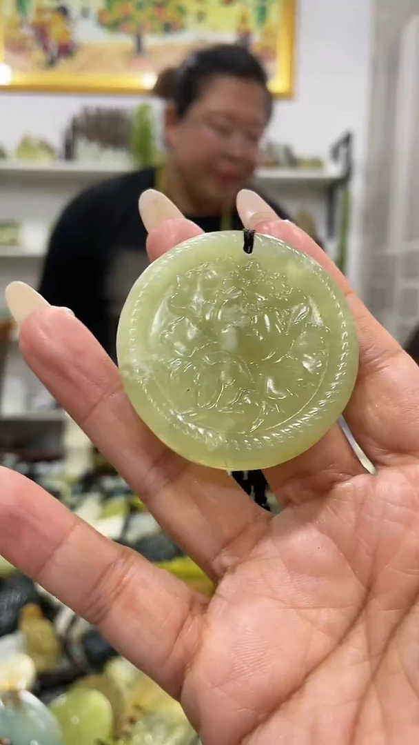 岫玉未镶嵌吊坠