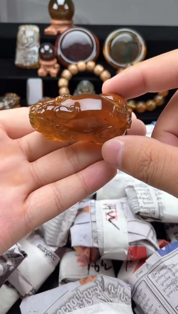 琥珀颈饰未镶嵌貔貅吊坠