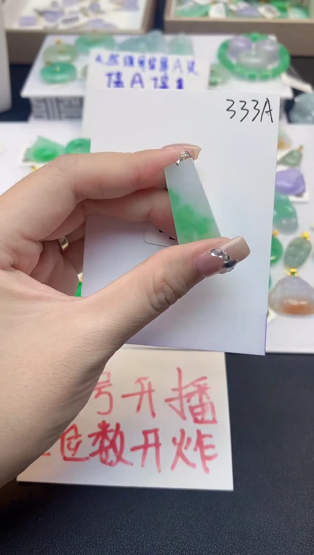 颈饰18K金镶嵌翡翠天然缅甸a货翡翠