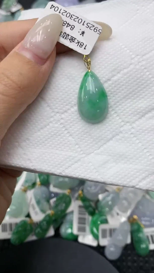 颈饰18K金镶嵌翡翠11111111111