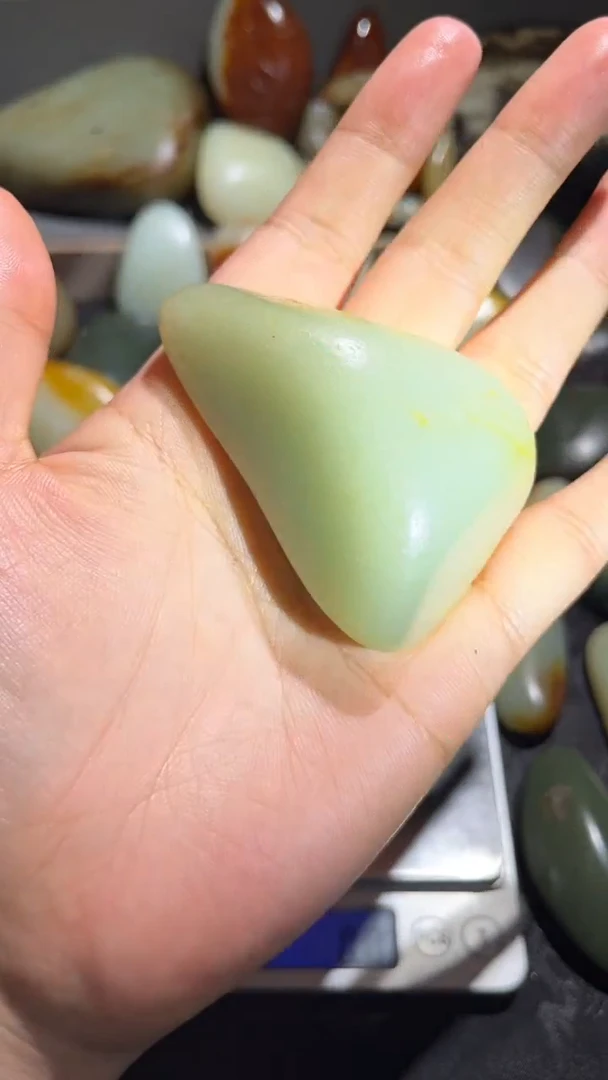 和田玉未镶嵌颈饰奶***吨和田玉
