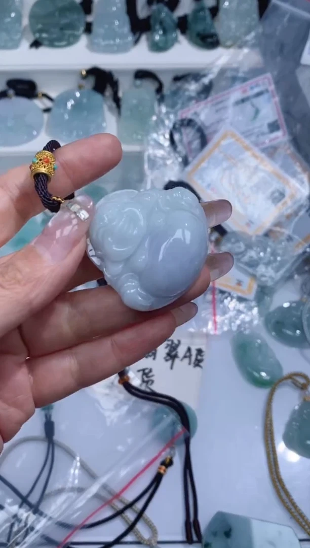 颈饰未镶嵌翡翠吊坠