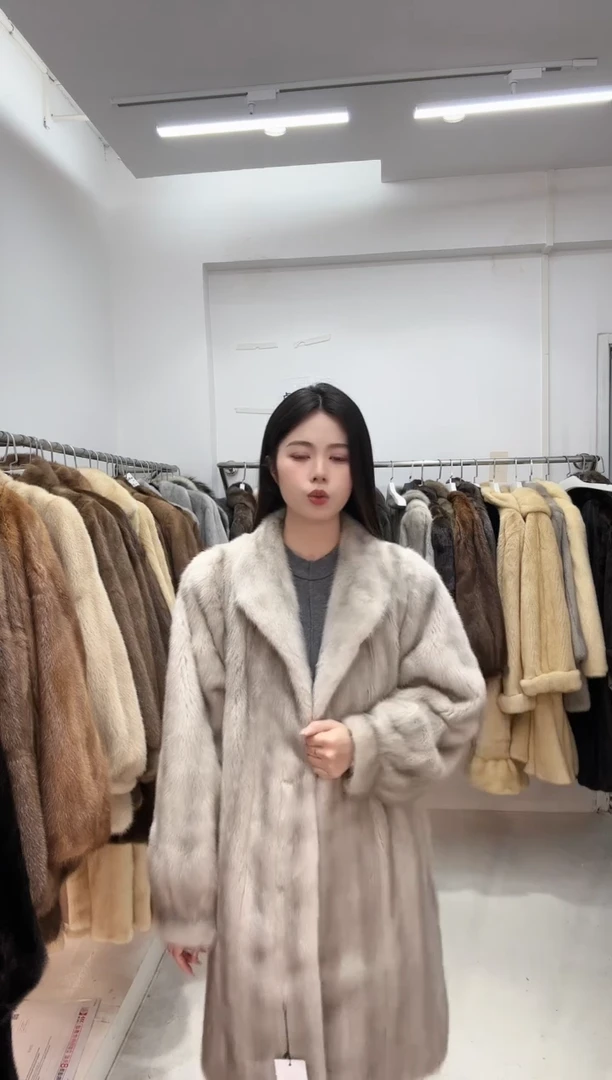 反季买皮草别墅靠大海