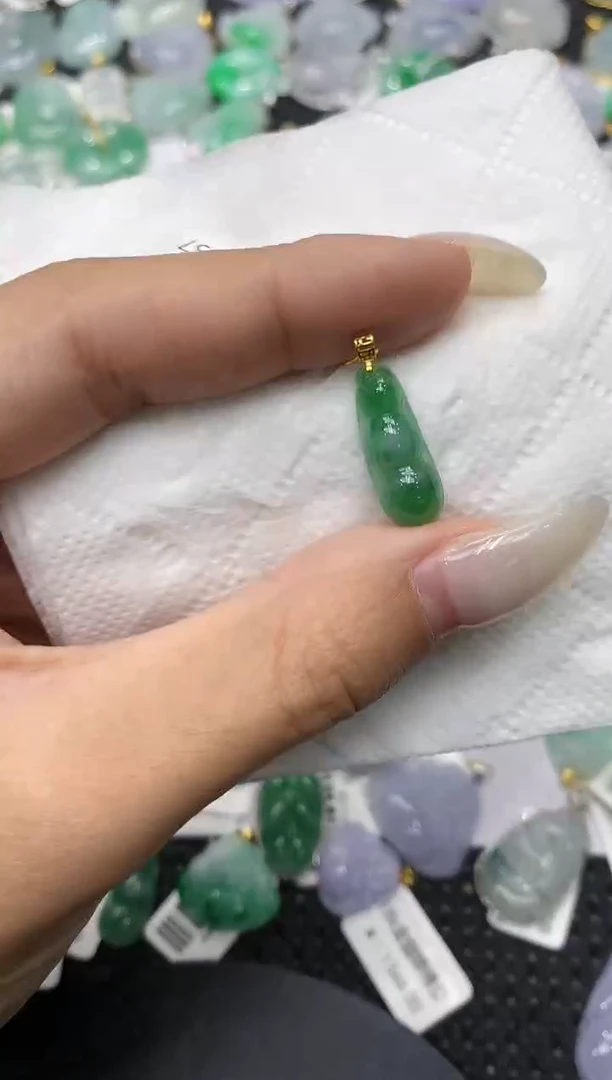 颈饰18K金镶嵌翡翠11111111111