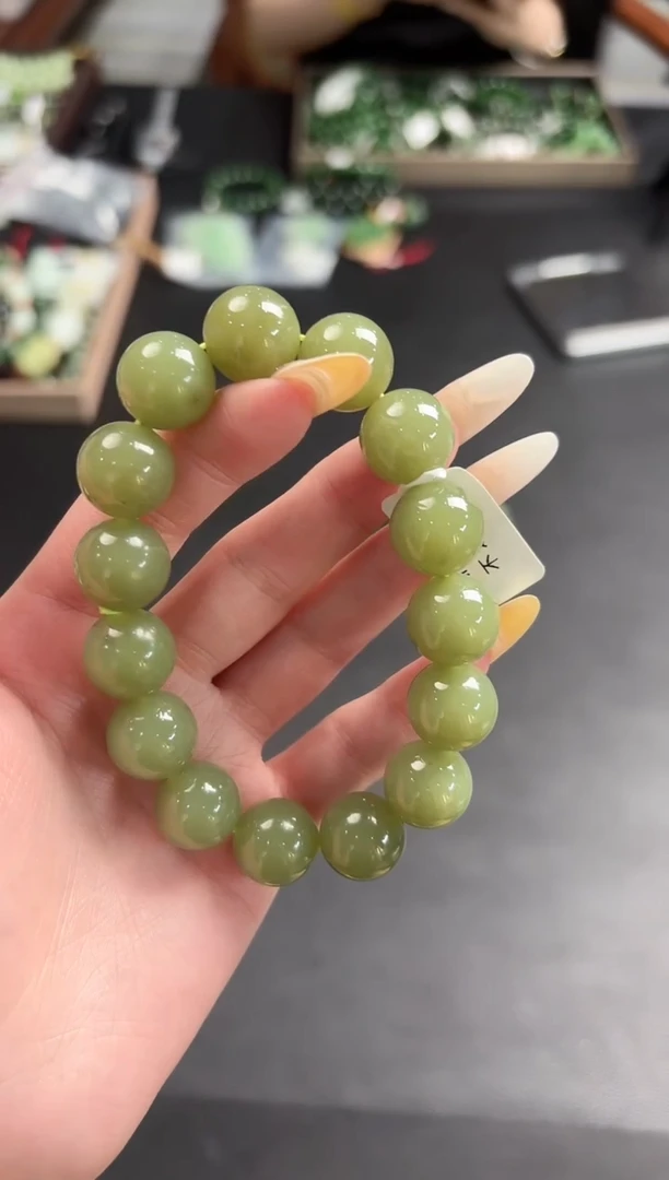 手串未镶嵌和田玉董小姐推荐 多样性发货 拍一发一hkc