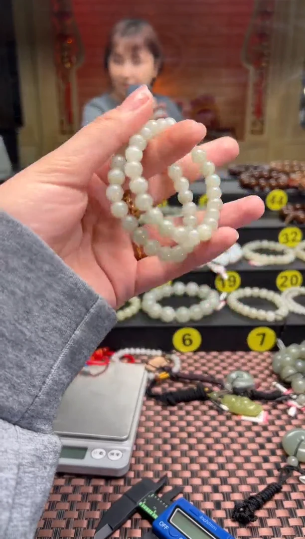 【闪购商品】和田玉手串未镶嵌且末料青白玉卡8手串发其一