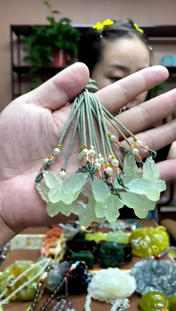 未镶嵌岫玉吊坠多样性发货发其中之一