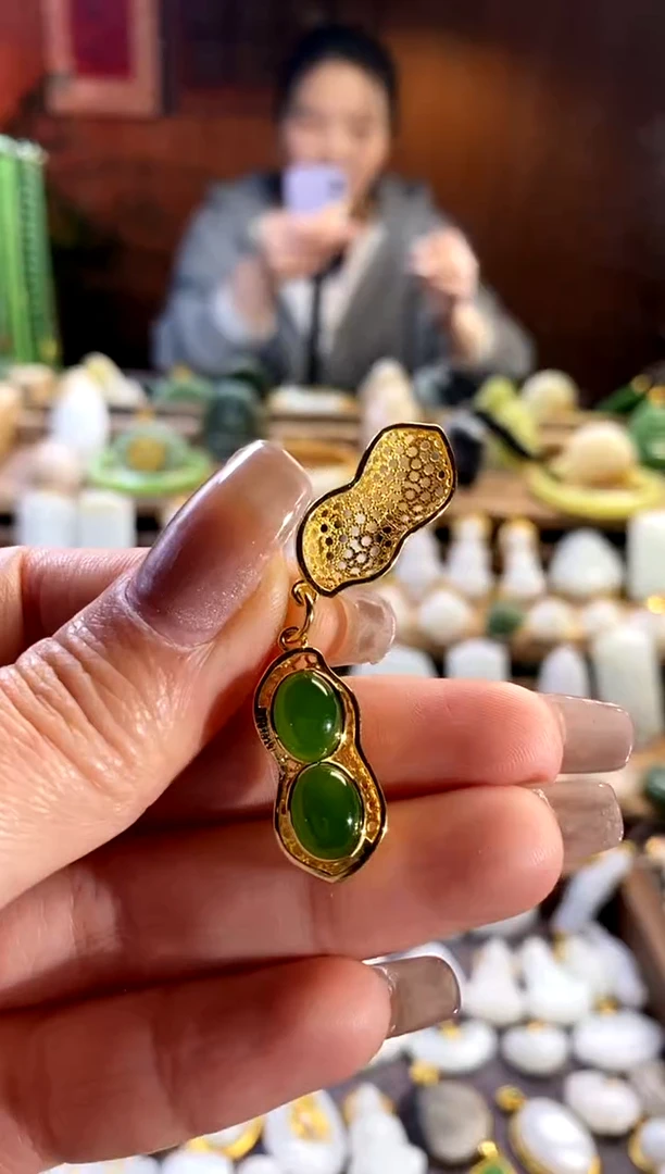 【闪购商品】和田玉吊坠银S925镶嵌。