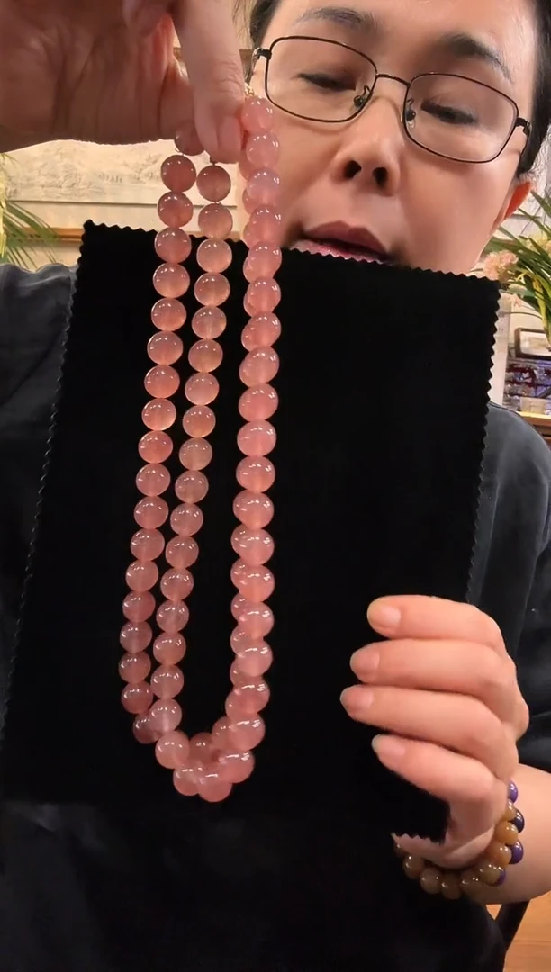 颈饰未镶嵌石英质玉多样性发其一