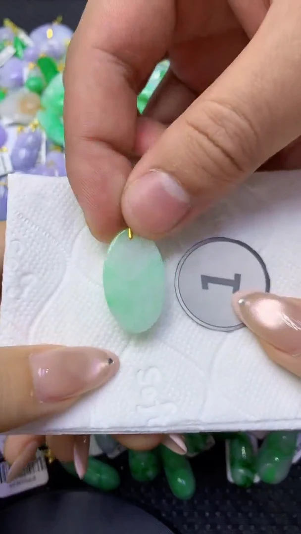 颈饰未镶嵌翡翠天然缅甸翡翠A货