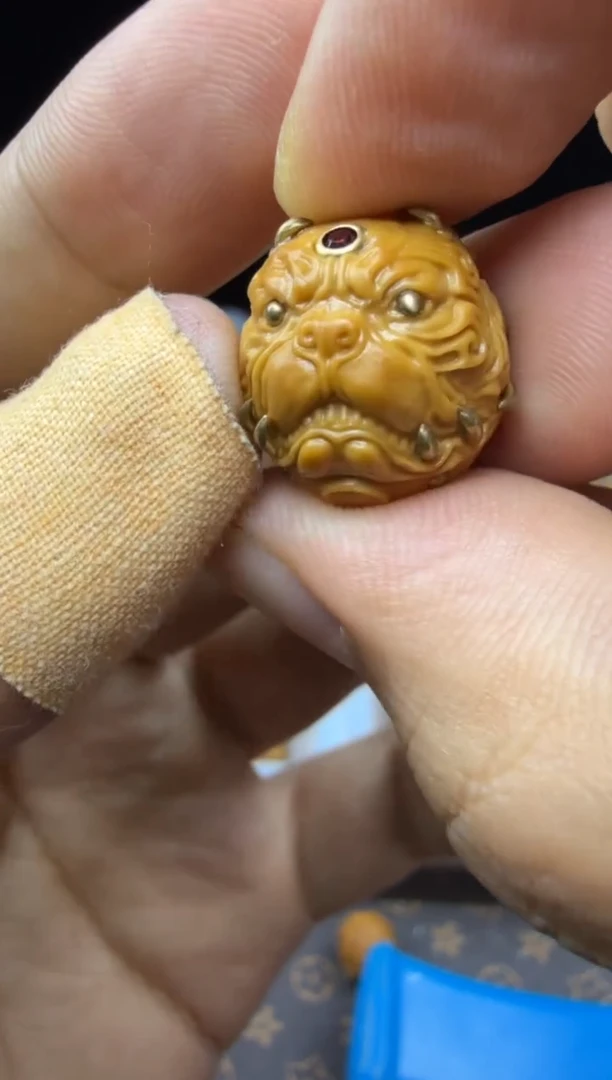 吊坠猴头核桃重工狗王 红色