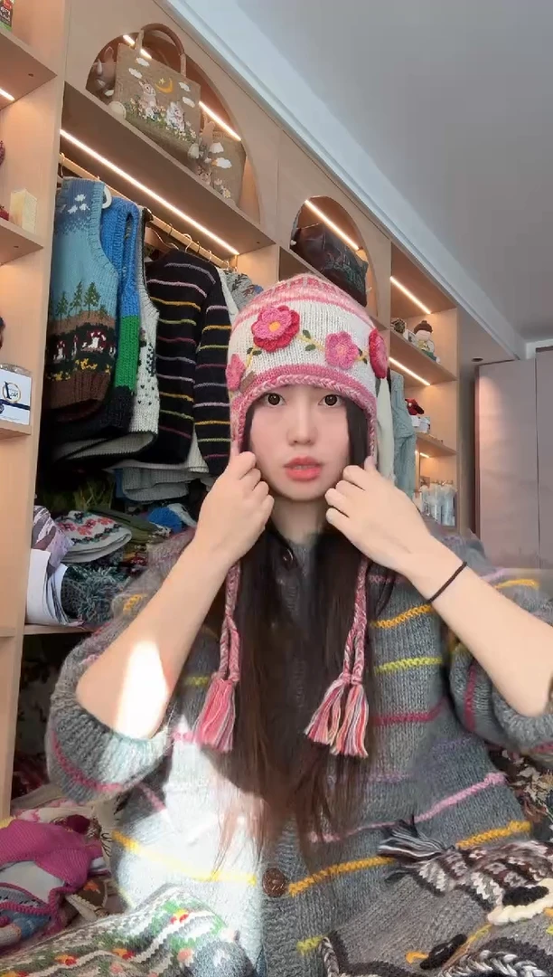 羊毛美利奴粉色立体勾花护耳