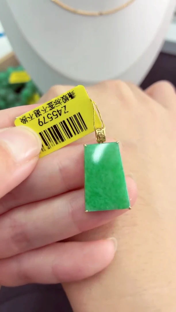 吊坠(不含链)18K金镶嵌翡翠挂件