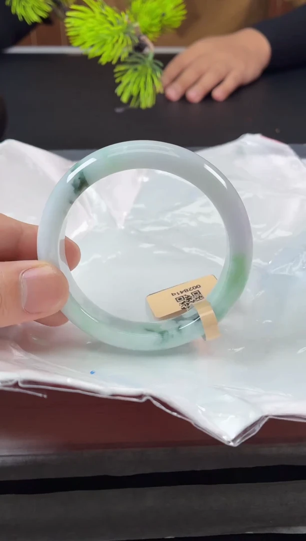 翡翠手镯未镶嵌纯天然A货翡翠手镯