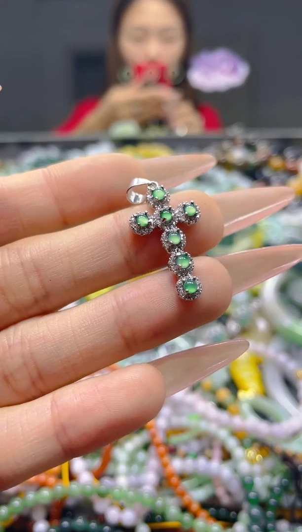 颈饰未镶嵌翡翠/Y/翡翠A货，一件也是批发价