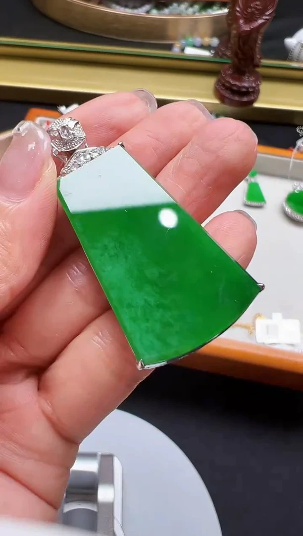 翡翠18K金镶嵌颈饰YSDD0623-83